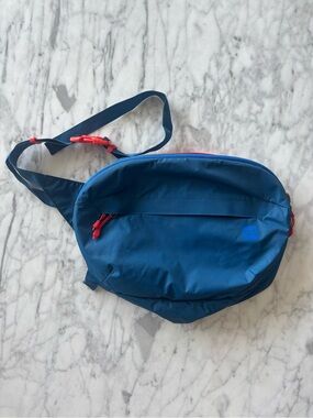 MEC Travel Light hip pod Crossbody Sling Bag in bleu